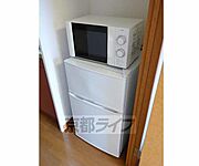 備え付きの電子レンジ、冷蔵庫です。