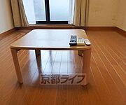 備え付けの机です。