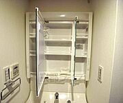 たくさん小物が置けます。