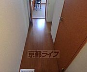 玄関から廊下にかけて