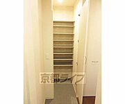 玄関収納豊富です。