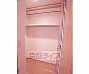 どでかいクローゼットもありますよ。