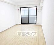 お部屋のコーディネートも楽しめる 広い洋室8帖です