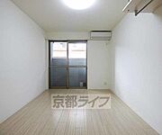 広々とした部屋です。
