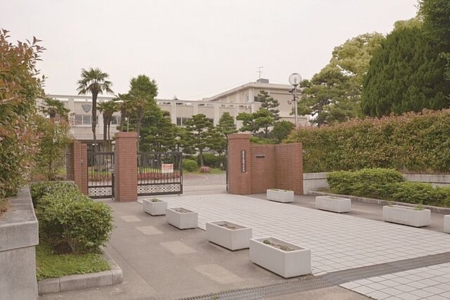 中学校「瑞穂ヶ丘中学校まで1314ｍ」