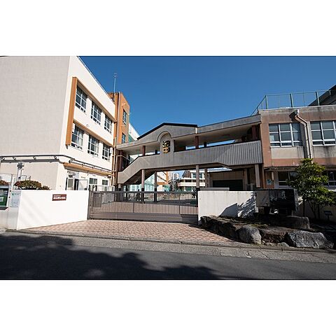 中学校「日比野中学校まで500ｍ」