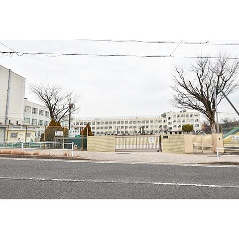 小学校「名東小学校まで300ｍ」