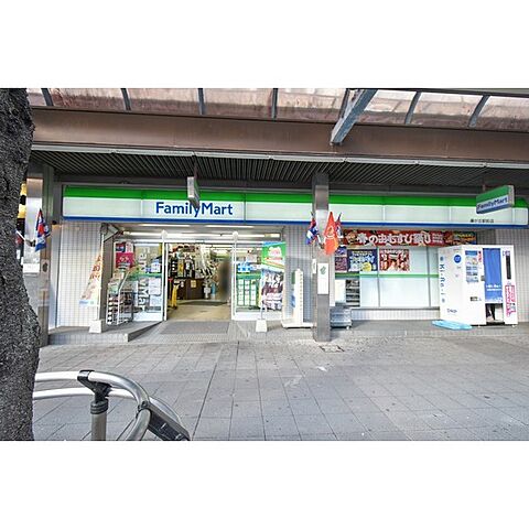 コンビニ「ファミリーマート藤が丘駅前店まで105ｍ」