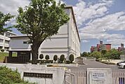 中学校「春日井市立岩成台中学校まで1437ｍ」