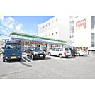 コンビニ「ファミリーマート瑠璃光町店まで350ｍ」