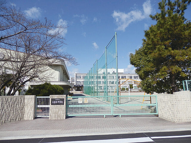 中学校「名古屋市立大曽根中学校まで400ｍ」