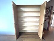 廊下にも大きな収納付き！