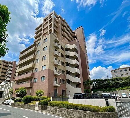 学校や病院、公園、お買い物施設など生活に必要な施設が周辺に整った好立地の物件です！