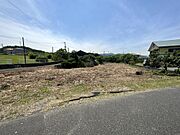 準工業地域のため、住宅、工場、事務所用地などに利用可能です。2024年6月撮影