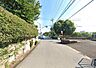 外観：前面道路6ｍでゆとりがあります。