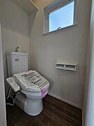 写真は同施工会社のものです。トイレは1階と2階にあります。