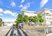 福岡市立今宿小学校。1300ｍ。徒歩17分。