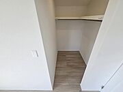 主寝室にウォークインクローゼット付き！