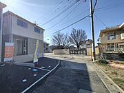 角地で開放感有り！