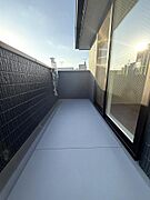 写真は同施工会社の同間取り（反転タイプ）物件です。