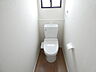 トイレ：トイレは1階と2階にあります。