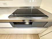 ご家族の会話が弾むカウンターキッチン！お掃除楽々、安心安全のIHクッキングヒーター♪