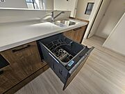人気の食器洗い乾燥機付システムキッチン。
