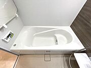 写真は同施工会社の同間取りの物件です。広々お風呂でほっとひといき！