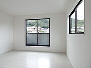 写真は同施工会社のものです。窓辺からの日差しがあたたかさを演出します！