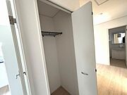 ホールにもクローゼットが有り片付け便利です！