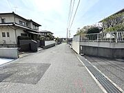 前面道路幅員6ｍでゆとりがあります！車の出し入れ楽々♪