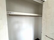 洋室(2)クローゼット。
