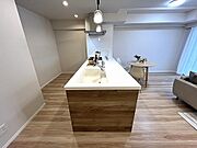リビングダイニングをおしゃれな空間に演出してくれるオープンキッチン！