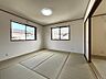 和室：2階和室8帖、2面採光で明るいお部屋！