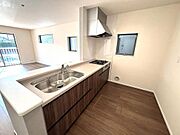 写真は同施工会社のものです。家族の会話が弾むカウンターキッチン！