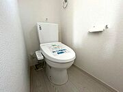 写真は同施工会社のものです。トイレは1階と2階にあります。