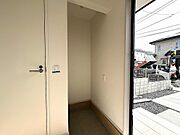 玄関の土間収納、ベビーカーやゴルフバッグ、キャンプ用品等、様々なものを収納出来ます！