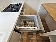 人気の食器洗い乾燥機付システムキッチン。