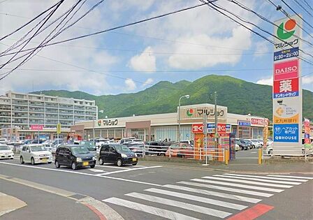 マルショク重住店：560ｍ、徒歩7分