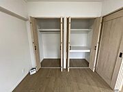 リビング横6帖洋室。中段収納もあるので、お布団や季節ものも収納できます◎