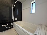 広々のお風呂でほっとひといき！1日の疲れを我が家で癒しましょう。