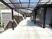 ご家族で車に乗る方に、駐車場3台分あります！