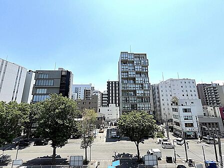 バルコニーからの眺望、博多の街並みを望みます!