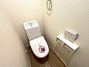 2階トイレ。快適な温水洗浄便座。