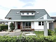 建物南西側の外観、小屋裏2階建てでドーマーがある造りです！