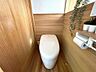 トイレ：トイレは1階と2階にあります。トイレには快適な温水洗浄便座付！