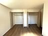 寝室：主寝室にダブルクローゼット付き、お部屋がすっきり片付きます！