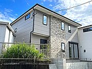 建物の個性を主張するシックな外観、お客様のご都合がよろしい日時でご案内致します。お気軽にお問合せ下さいませ！