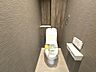 トイレ：トイレには快適な温水洗浄便座付き。