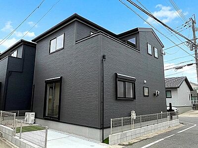 外観:平日・土日を問わず、ご案内できます!道路幅の広い角地で陽当たり良好+開放感有り! 外観:平日・土日を問わず、ご案内できます!道路幅の広い角地で陽当たり良好+開放感有り!